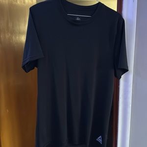 REEBOK ESSENTIALS ATHLETIC TSHIRT - SIZE MEDIUM
